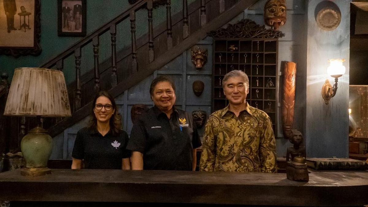 Tarik Investasi, Airlangga Pamer KEK Nongsa Digital Park Batam ke Dubes AS dan Kanada