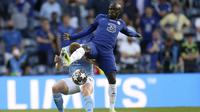 N'Golo Kante - Tak perlu diragukan lagi aksinya di lapangan terutama saat final Liga Champions kontra City. Kante bergerak dengan sangat efektif dan sukses membuat lini tengah Manchester City tidak berkutik. (Carl Recine/Pool via AP)
