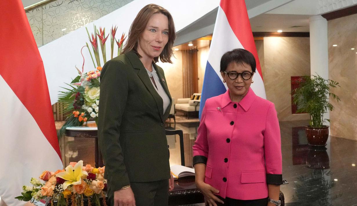 Selain itu, juga dibahas proses pemulangan kembali benda-benda cagar budaya milik Indonesia dari Belanda. (AP Photo/Tatan Syuflana)