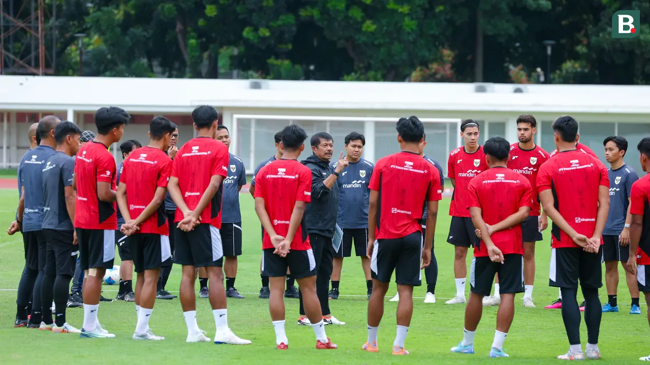 Foto: Indra Sjafri Matangkan Taktik Skuad Timnas Indonesia U-22 Jelang Hadapi Mali di Laga Uji Coba