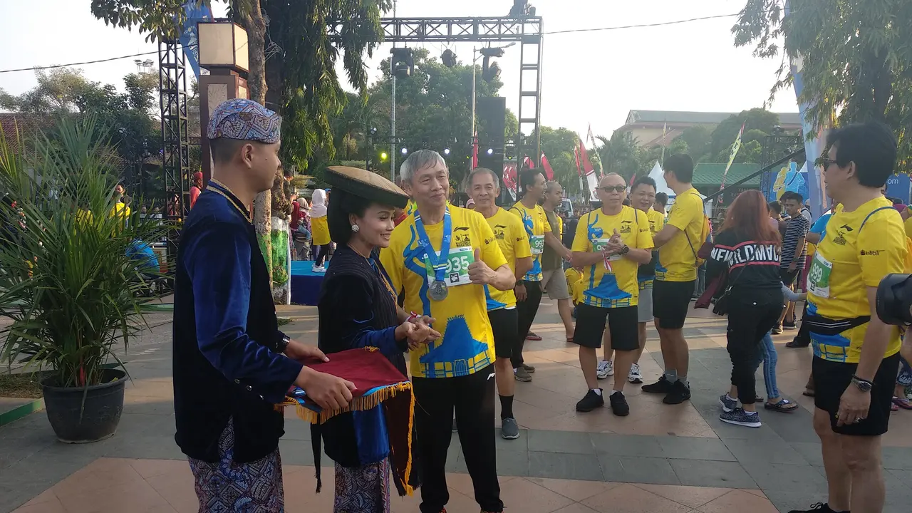 Christian Hadinata sesaat setelah menyelesaikan Kudus Relay Marathon (Liputan6.com / Achmad Yani Yustiawan)