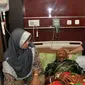 Kadar hemoglobin Mbah Gotho terdeteksi hanya 4. Meski begitu, ia sempat marah saat diantar perawat ke ruang perawatan. (Liputan6.com/Fajar Abrori)