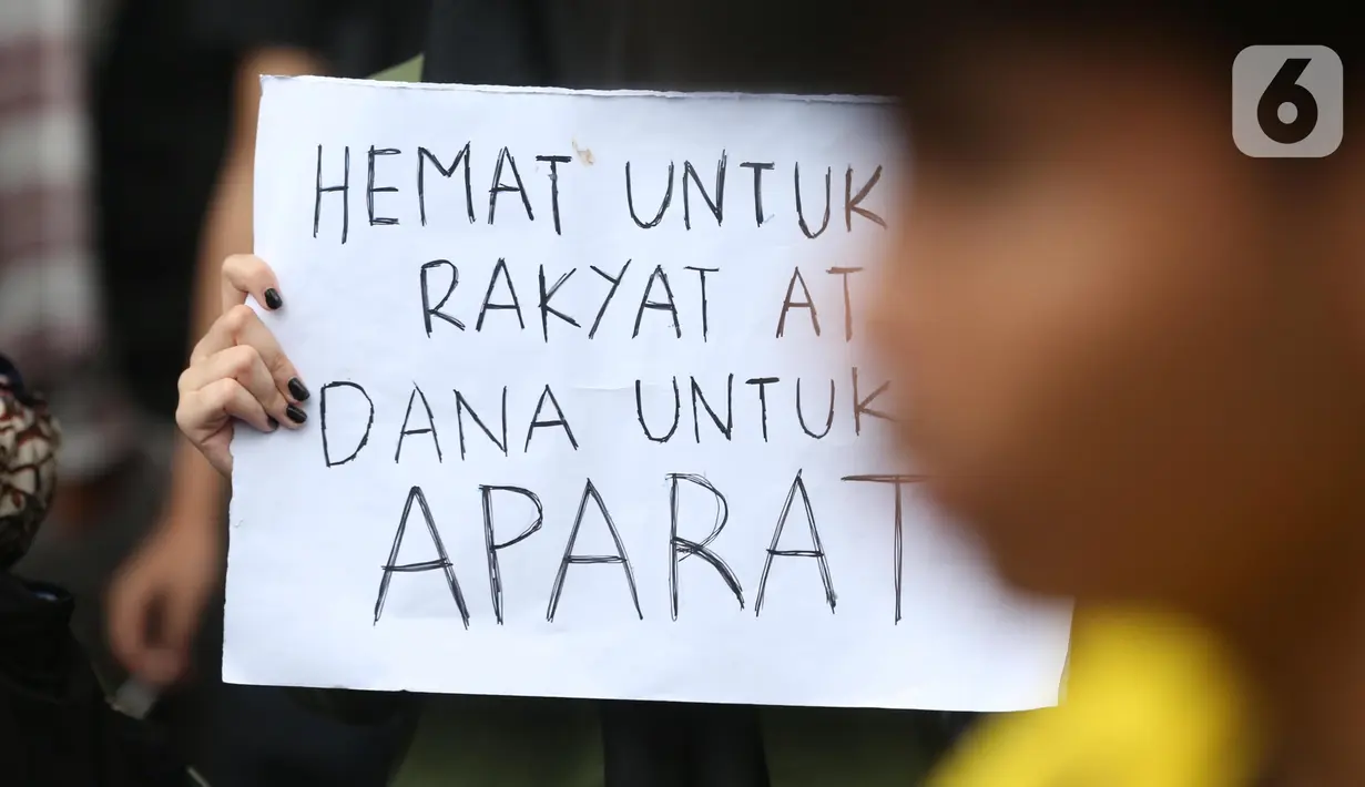 BEM SI mendesak Presiden Prabowo Subianto mencabut kebijakan efisiensi anggaran. (Liputan6.com/Helmi Fithriansyah)