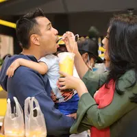 Raffi Ahmad - Nagita Slavina Opening Store Mango Bomb (Adrian Putra/bintang.com)
