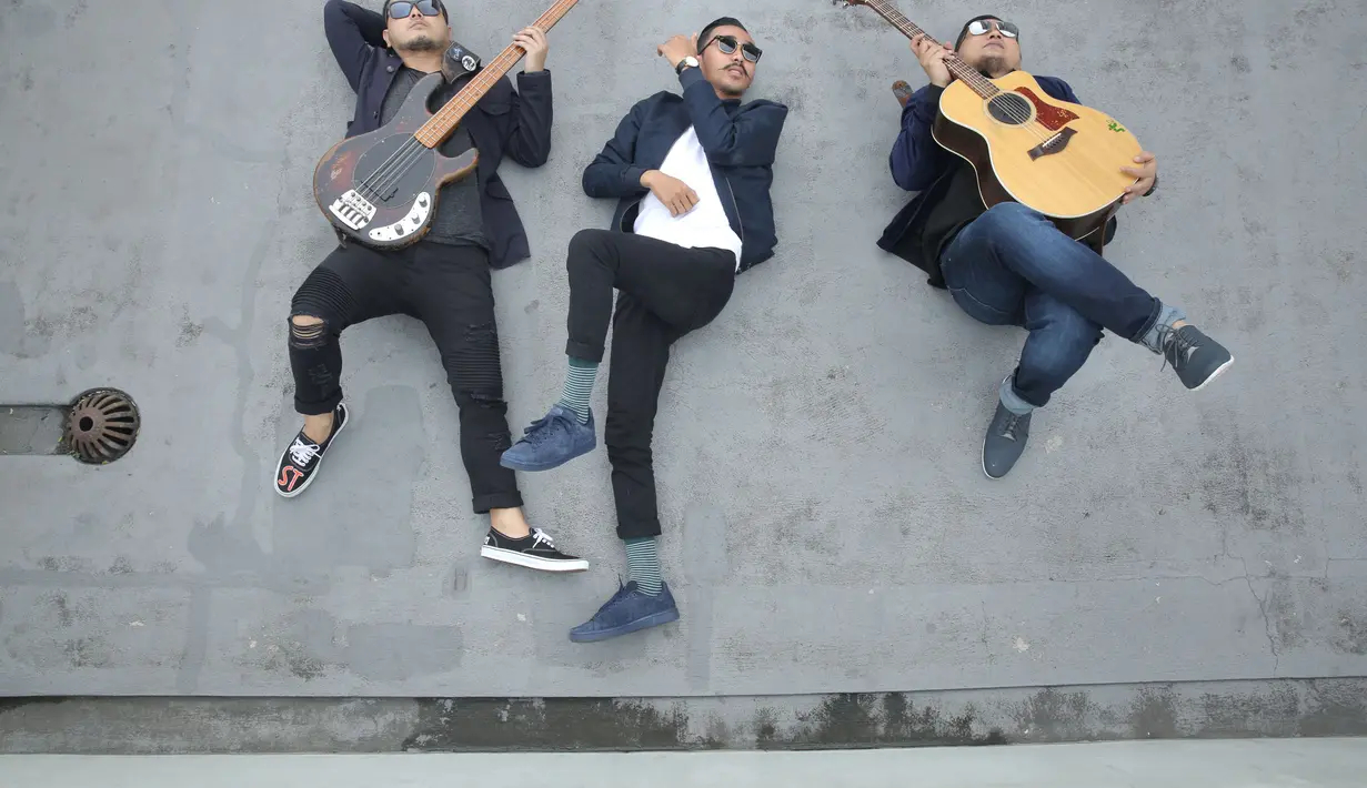 Beberapa kali ganti vokalis, ST12 tidak takut akan kehilangan para penggemarnya. "Justru kita punya pola pikir terbalik. Saya ingin ciptakan warna ST12 tetap ada, namun boleh dong ada yang lain dari vokalisnya," imbuh Pepep. (Galih W. Satria/Bintang.com)