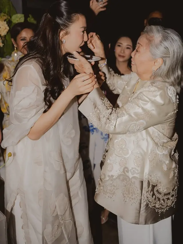 Makin Mature, Intip OOTD Raline Shah Rayakan Ulang Tahun ke-40 di Bulan Ramadan dengan Busana Modest Wear