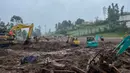 Tim SAR gabungan saat melakukan upaya pencarian dan penyelamatan korban longsor di Desa Pasirlangu, Cisarua, Kabupaten Bandung Barat, Jawa Barat, Rabu (28/1/2026). (Basarnas)