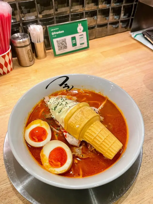 Edisi Terbatas, Jepang Sajikan Ramen dengan Topping Es Krim yang Unik