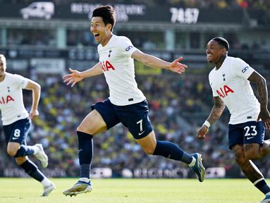 Peraih Sepatu Emas Liga Inggris musim lalu ini menempati posisi teratas sebagai pemain Asia paling berharga. Son Heung Min memiliki banderol mencapai 75 juta euro atau setara Rp1,17 triliun. (AFP/Ben Stansall)