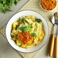 ilustrasi bubur/E Dewi Ambarwati/Shutterstock