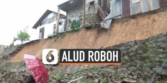 VIDEO: Diduga Akibat Gempa, Talud 50 Meter di Ambon Roboh