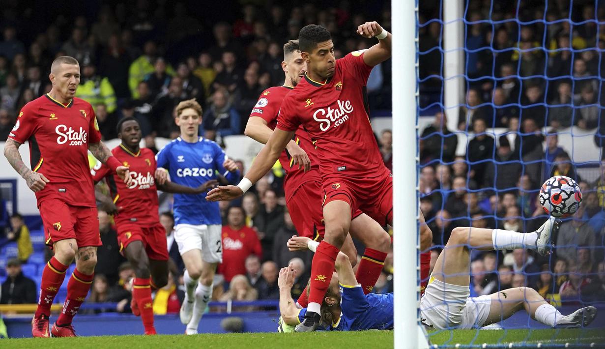 Memasuki pertandingan dengan bekal catatan nirkalah dalam lima kali menjamu Watford di semua kompetisi, Everton unggul terlebih dahulu lewat gol cepat Tom Davies pada menit ke-3. (AP via PA/Martin Rickett)