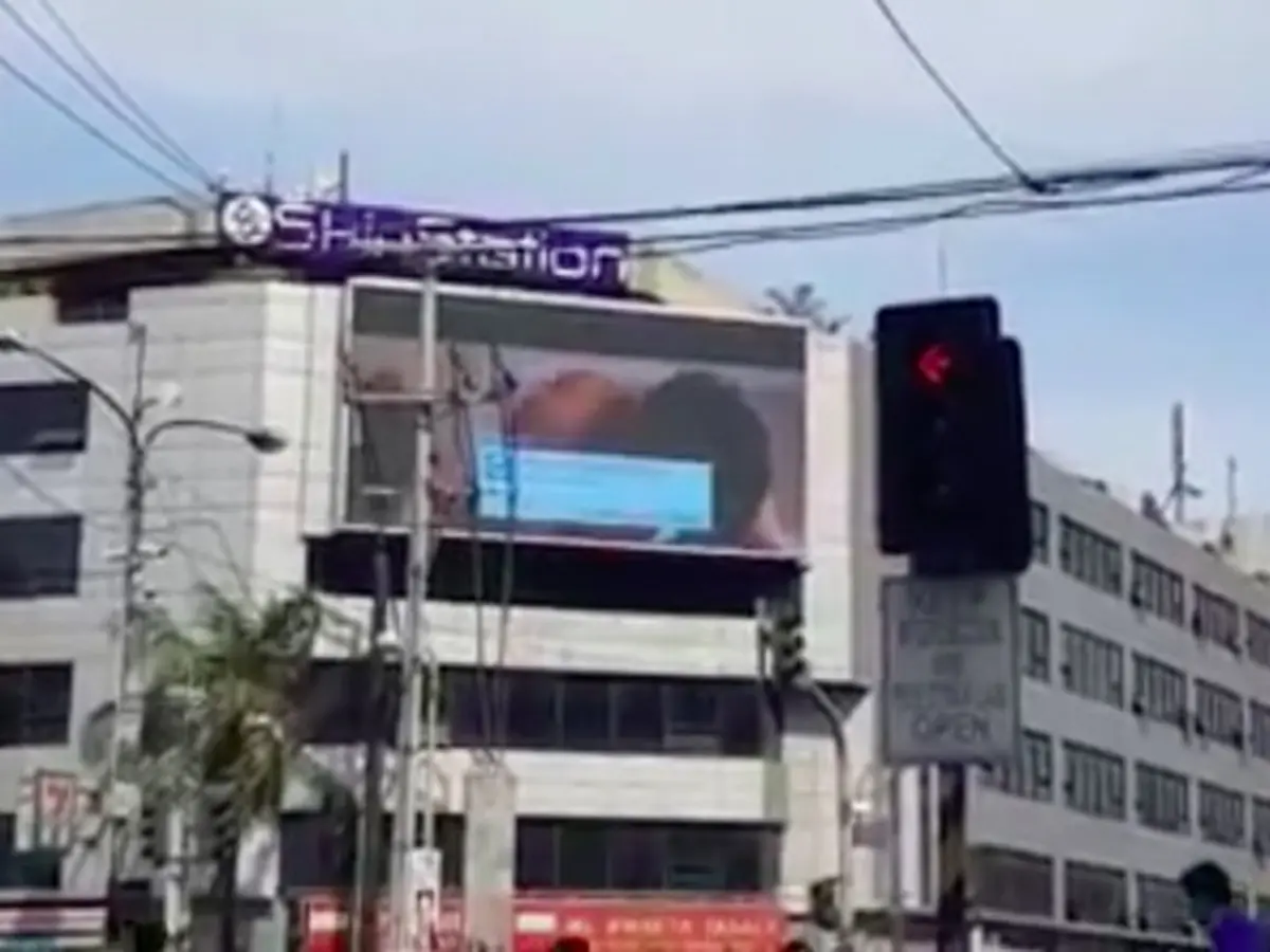 Terjadi Lagi, Video Porno Nongol di Papan Iklan Pinggir Jalan - Otomotif  Liputan6.com