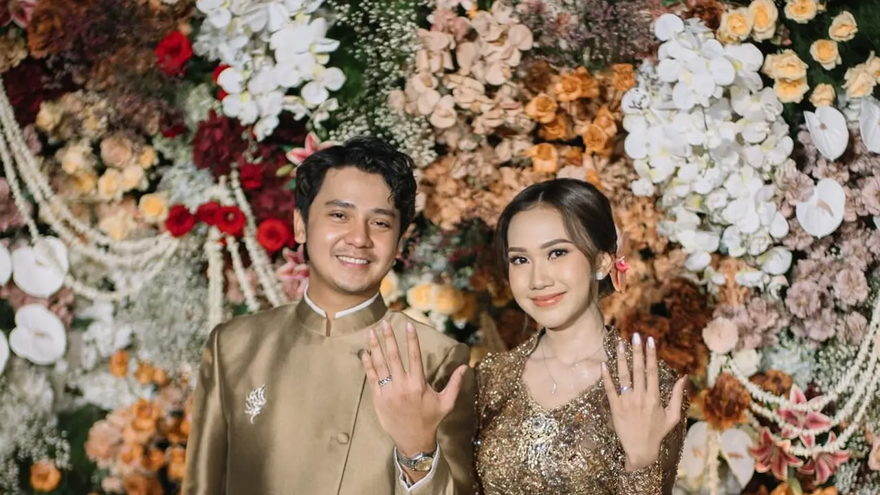 Momen Arbani Yasiz dan Raissa Ramadhani Tunangan/ foto via Instagram @arbaniyasiz dan @raissarmdhn