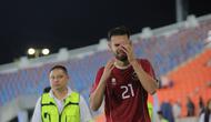 Striker Timnas Indonesia U-22, Jens Raven, menangis setelah timnya gagal ke semifinal SEA Games 2022. (Bola.com/Bagaskara Lazuardi)