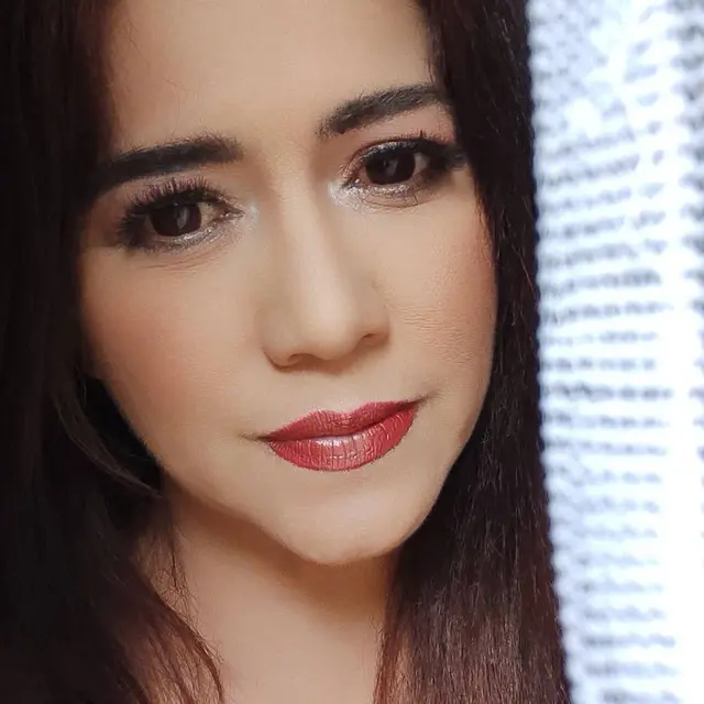 6 Potret Terbaru Sally Marcellina, Artis Seksi 90-an yang Pernah Main Warkop DKI