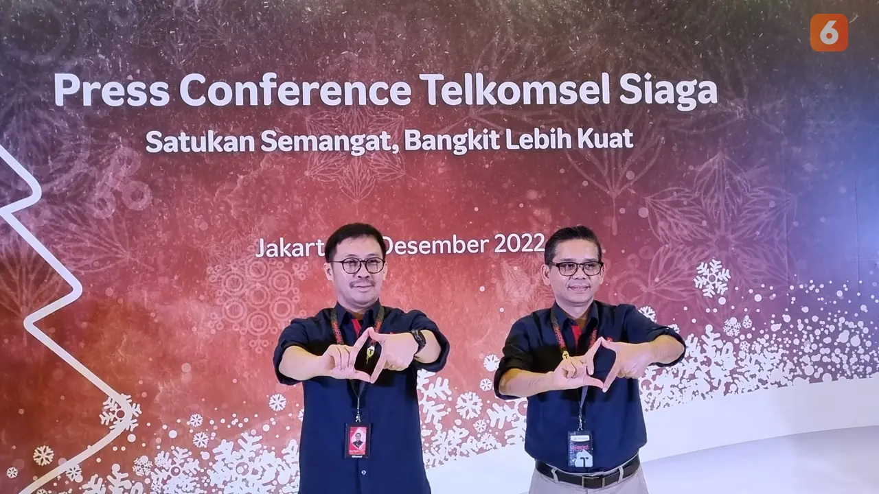 SVP Consumer Sales Operation Telkomsel Gilang Prasetya dan VP Network Assitance, Security, and Operations Center Telkomsel Galumbang Pasaribu.