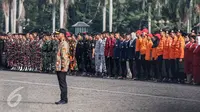 Peserta mengikuti Apel Gelar Nasional Bela Negara 2016 di Silang Monas, Jakarta, Selasa (23/8). Apel diiikuti 10.000 peserta terdiri dari kementerian/lembaga terkait, TNI, Polri, Forum Bela Negara dan komponen bangsa lainnya. (Liputan6.com/Faizal Fanani)