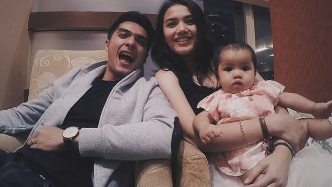 Ricky Harum bersama istri dan anak