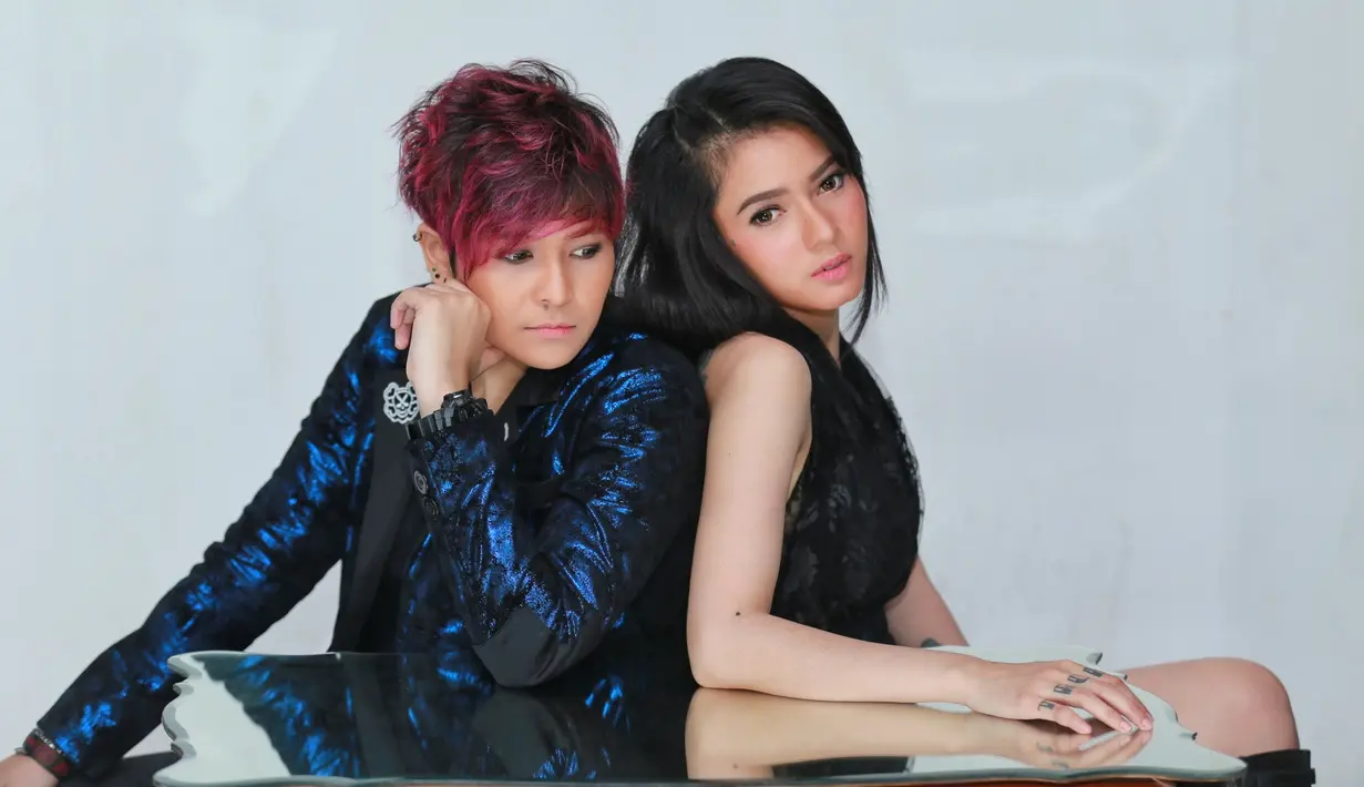 Menurut Mitha yang dikenal lewat The Virgin, single kedua dengan grup barunya itu dibuat secara iseng saat sedang di monbil. Ramainya pelakor dijadikan ide menjadi lagu. (Adrian Putra/Bintang.com)