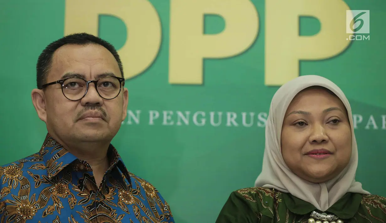 Cagub-Cawagub Jawa Tengah Sudirman Said dan Ida Fauziah saat deklarasi di Jakarta, Selasa (9/1). Pasangan Sudirman Said dan Ida Fauziah mendapat dukungan dari partai politik PKB, Gerindra, PAN dan PKS untuk Pilkada Jateng. (Liputan6.com/Faizal Fanani)