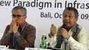 Gubernur BI Perry Warjiyo (kanan) didampingi Ketua Dewan Komisioner OJK Wimboh Santoso saat pembukaan Indonesia Investment Forum 2018, Bali, Selasa (9/10). Acara berisi perjanjian kerja sama senilai total USD 13,6 miliar. (Liputan6.com/Angga Yuniar)