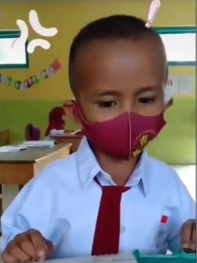 bocah buat tulisan berjaga jarak