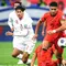 Pemain Timnas Indonesia, Rafael Struick (kiri) berusaha merebut bola pemain China, Jiang Guangtai saat laga lanjutan putaran ketiga Grup C Kualifikasi Piala Dunia 2026 di Qingdao Youth Stadium, Qingdao, China, Selasa (15/10/2024). (AFP)