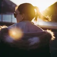 Bermuka dua bukan hal yang sulit buat empat zodiak ini. (Sumber foto: vemale.com)