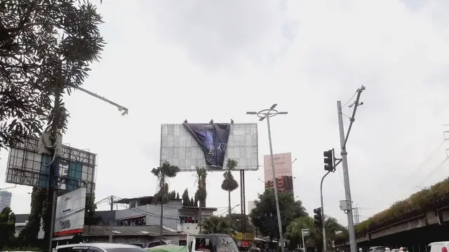 Billboard Film 'Aku Harus Mati' Diturunkan Pemprov DKI