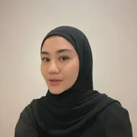 Penampilan glowing Aaliyah Massaid yang paling mencuri perhatian. Dengan makeup super minim, Aaliyah tampak menawan dengan gamis dan kerudung hitam [@aaliyah.massaid]