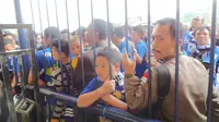 Bobotoh memadati Stadion Si Jalak Harupat, Jelang partai melawan Mitra Kukar (Okan Firdaus/Liputan6.com)