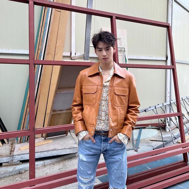 Inspirasi Gaya OOTD Kasual ala Cha Eun Woo, Tetap Menawan