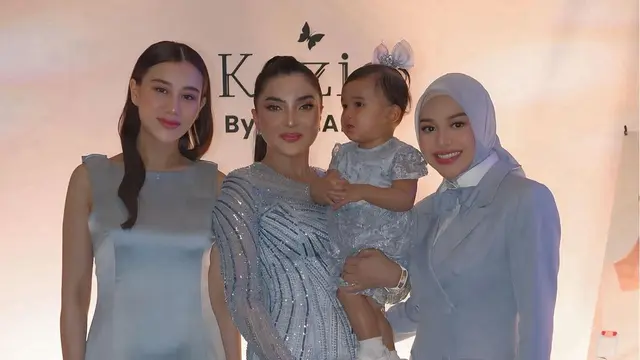 Deretan Artis yang Hadir di Launching Produk Skincare Ashanty, Kompak dengan Outfit Serba Biru (credit: instagram/aurelhermansyah)