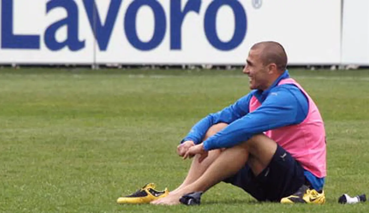 Italy's defender Fabio Cannavaro during a training session of his team on March 27, 2009 at national technical center of Coverciano, near Florence. AFP PHOTO/FABIO MUZZI