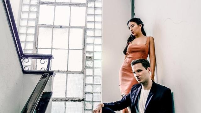 Potret Nadia Vega bersama suaminya (Sumber: Instagram/@thenadiavega)