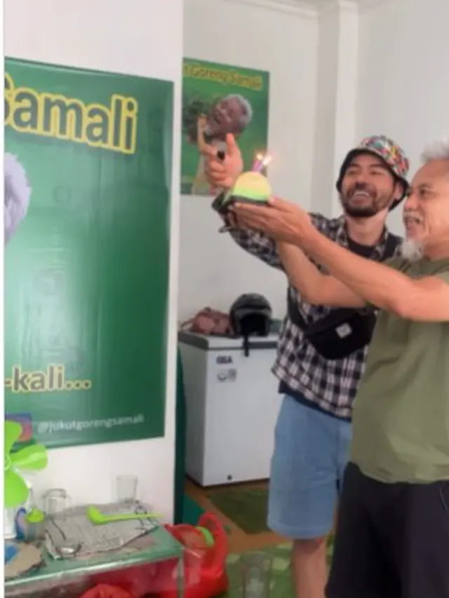 Potret Epy Kusnandar yang Selalu Ceria Bersama Karyawan (Instagram/@epy_kusnandar_official)