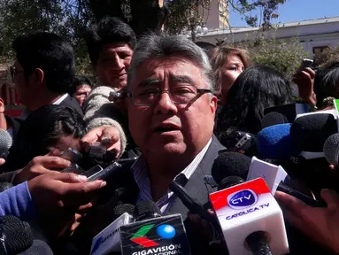 Wakil Menteri Dalam Negeri (Mendagri) Bolivia, Rodolfo Illanes (56) dilaporkan tewas setelah dipukuli para demonstran yang merupakan pekerja tambang. Insiden itu terjadi usai Illanes diculik para pekerja tambang tersebut (REUTERS/Bolivia Presidency/Files)