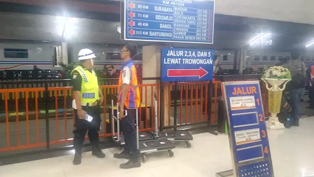 Ada 393 Kereta Api Lebaran Siapkan Buka dan Sahur Gratis untuk Pemudik