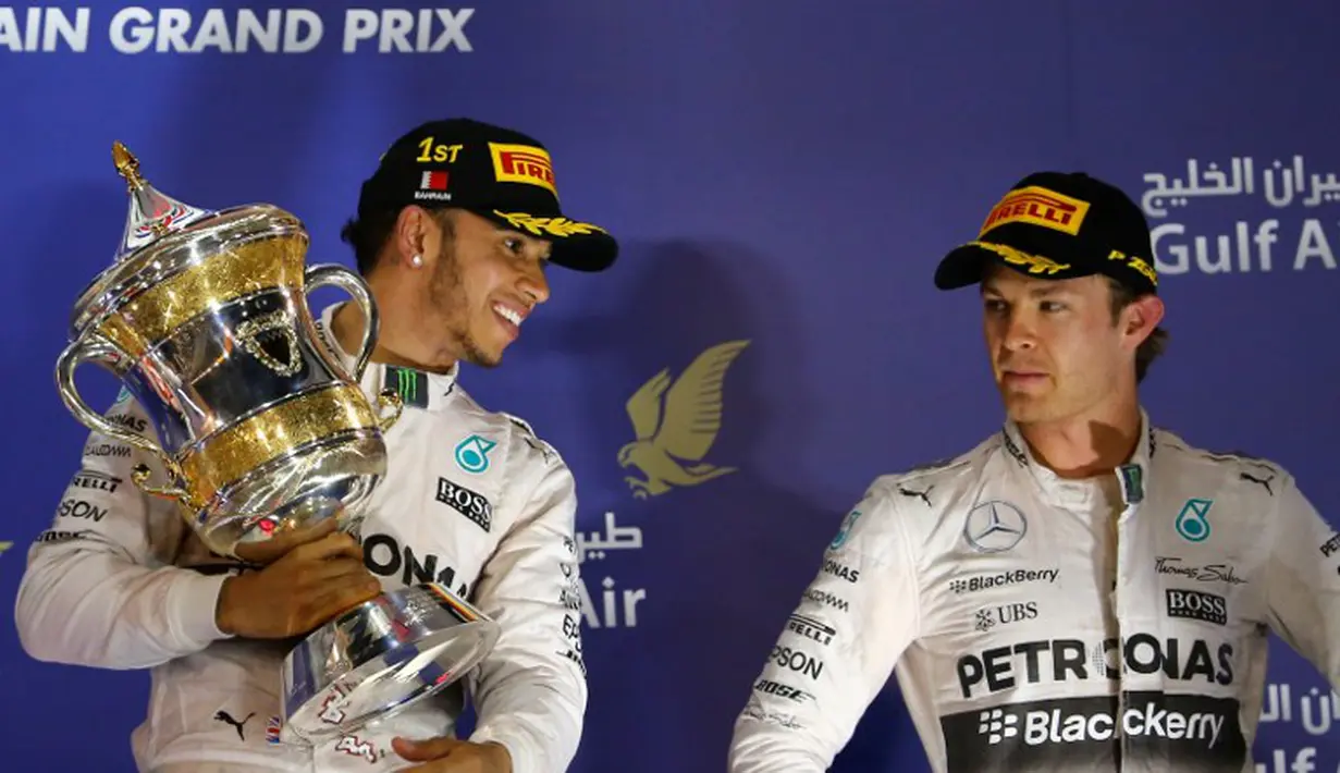 Duo pebalap Mercedes, GP Lewis Hamilton dan Nico Rosberg, kembali naik podium di Bahrain setelah juga melakukannya di GP Australia, GP Malaysia, dan GP China. (photo by AFP/MARWAN NAAMANI)