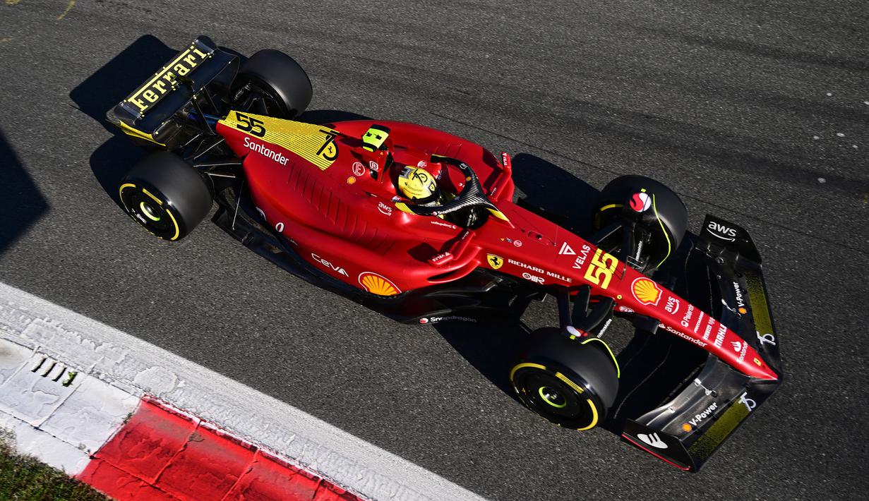 Scuderia Ferrari mengusung warna spesial di mobil F1-75 untuk balapan di Formula 1 GP Italia 2022. (AFP/Andrej Isakovic)