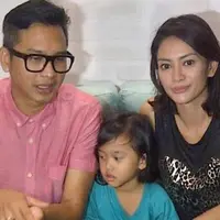 Lagu September Ceria yang dinyanyikan oleh Vina Panduwinata, sepertinya berbanding terbalik dalam kehidupan rumah tangga Masayu Anastasia dan Lembu Wiworo Jati.