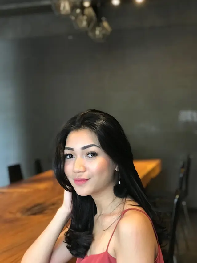 6 Pesona Cyndyana Lorens, Adik Kris Hatta yang Dikabarkan Dekat sama Daniel Wenas