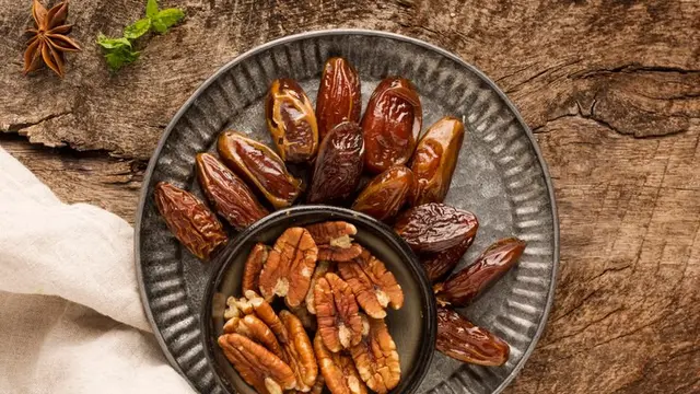 Perbedaan kurma segar dan kurma kering