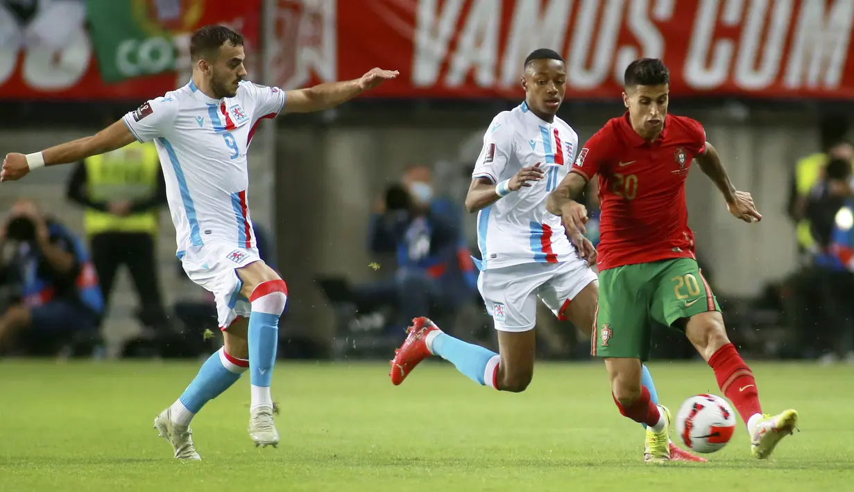 Portugal tampil mendominasi dengan penguasaan bola mencapai 54 persen berbanding 46 persen milik Luksemburg. (AP/Joao Matos)
