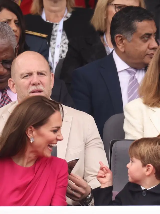 Kate Middleton dalam gaun rancangan Stella McCartney