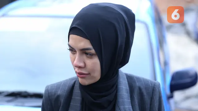 [Bintang] Nikita Mirzani Berhijab