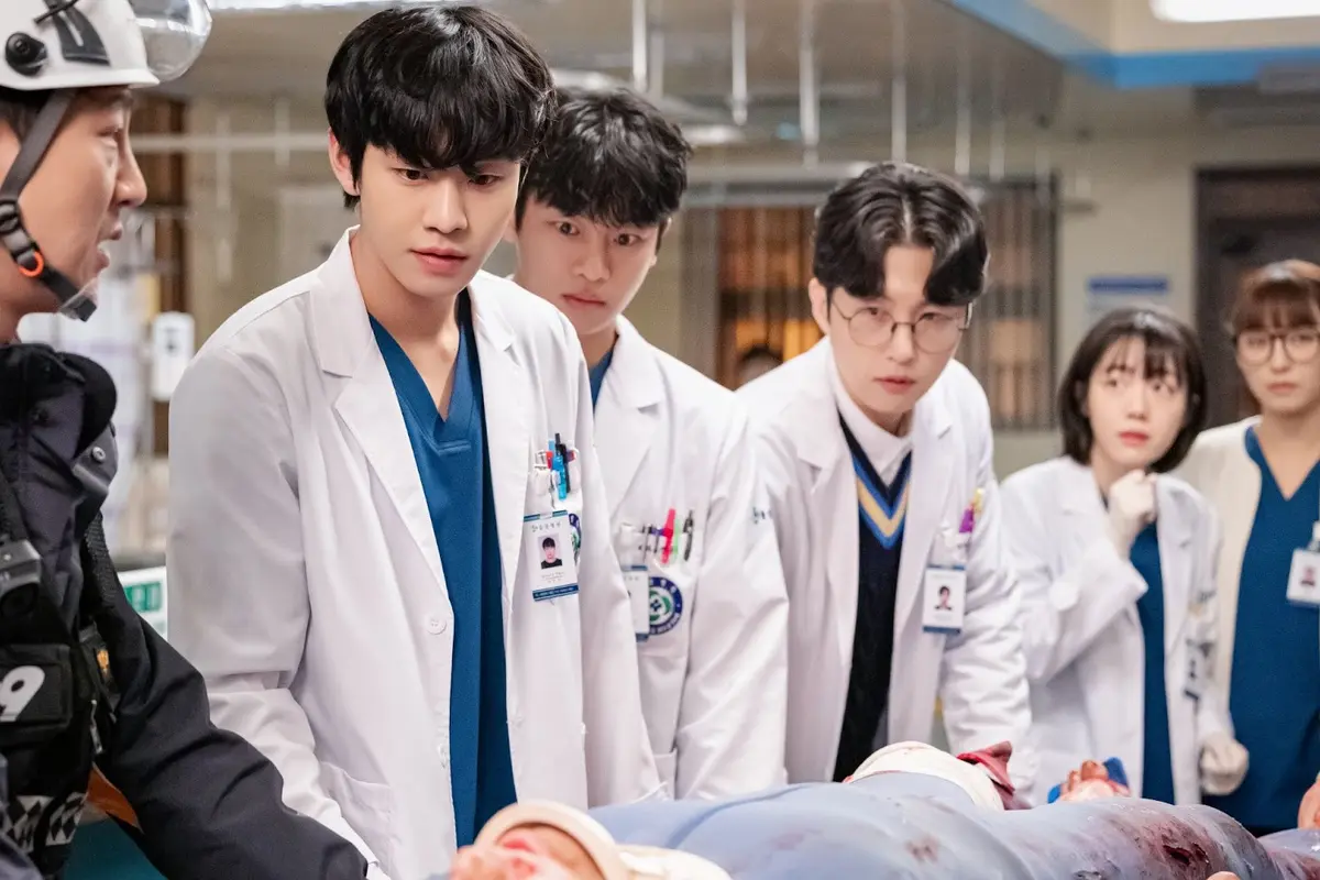 Potongan scene dalam serial "Dr. Romantic 3". (Foto: Disney+ Hotstar Indonesia)