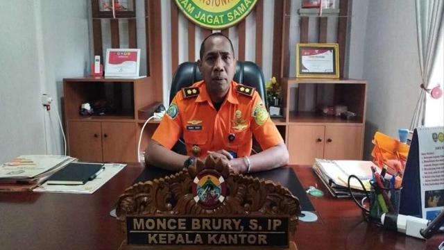Kepala Basarnas Manado Montje Brurymengatakan akhir-akhir ini cuaca ekstrem hujan deras dengan angin kencang terjadi di daerah itu.