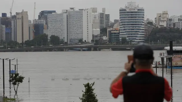 FOTO: Hujan Lebat Akibatkan Banjir di Seoul